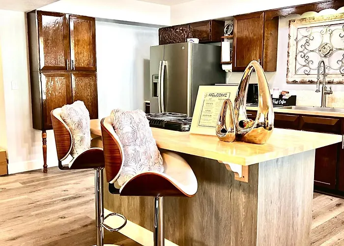 Dom wakacyjny Hidden Gem Retreat In The Heart Of